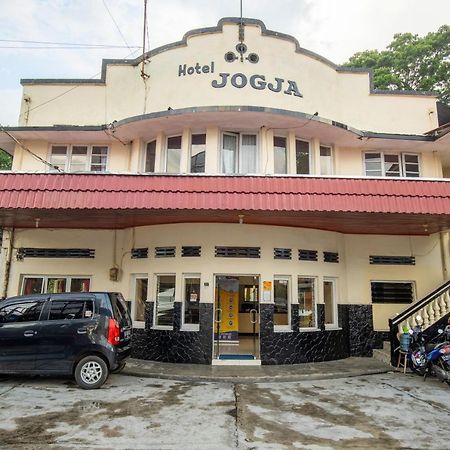 Hotel Jogja Букіттінгі Екстер'єр фото