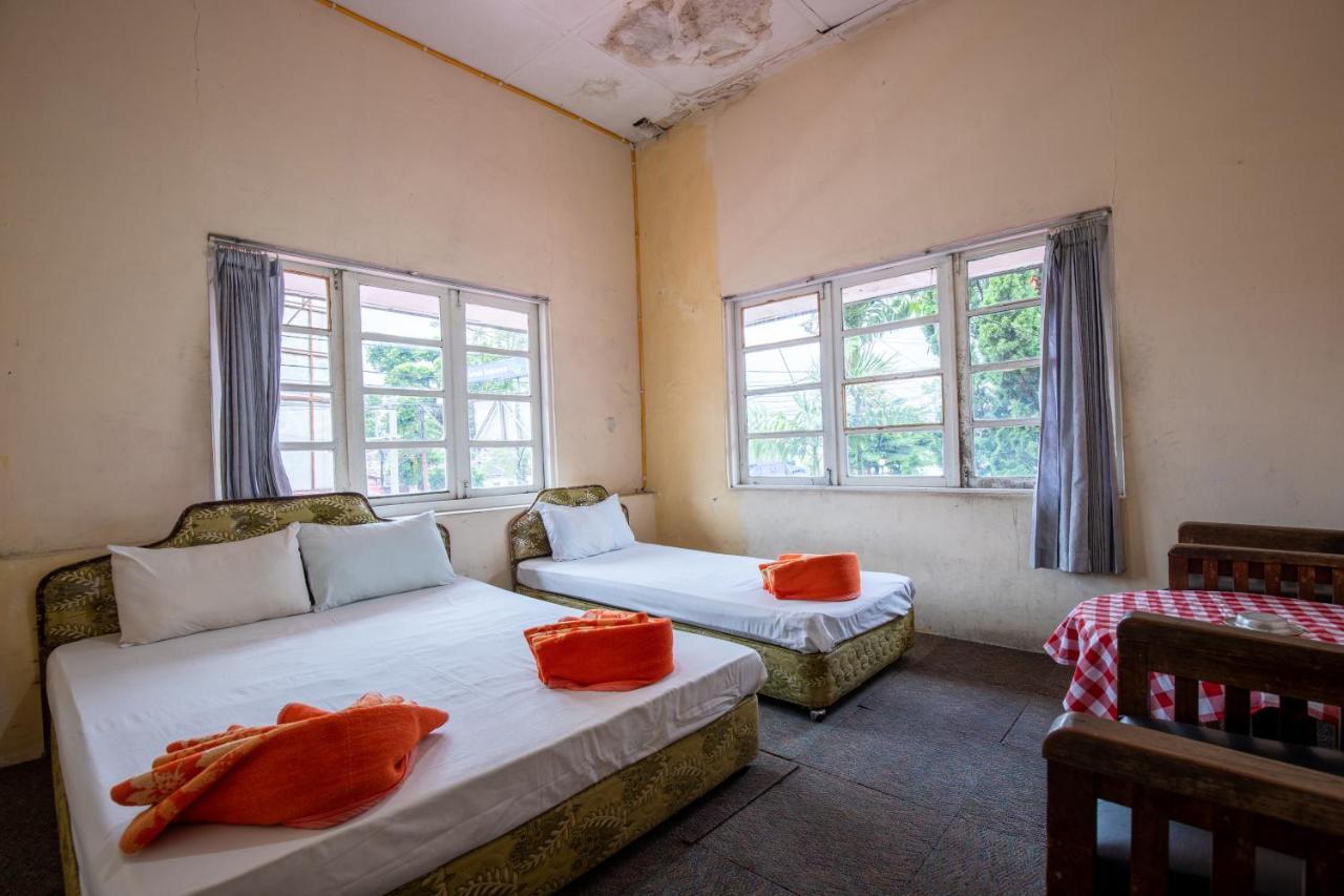 Hotel Jogja Букіттінгі Екстер'єр фото