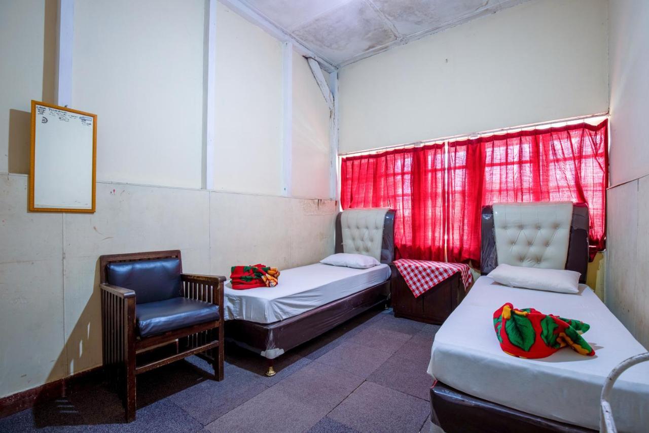 Hotel Jogja Букіттінгі Екстер'єр фото