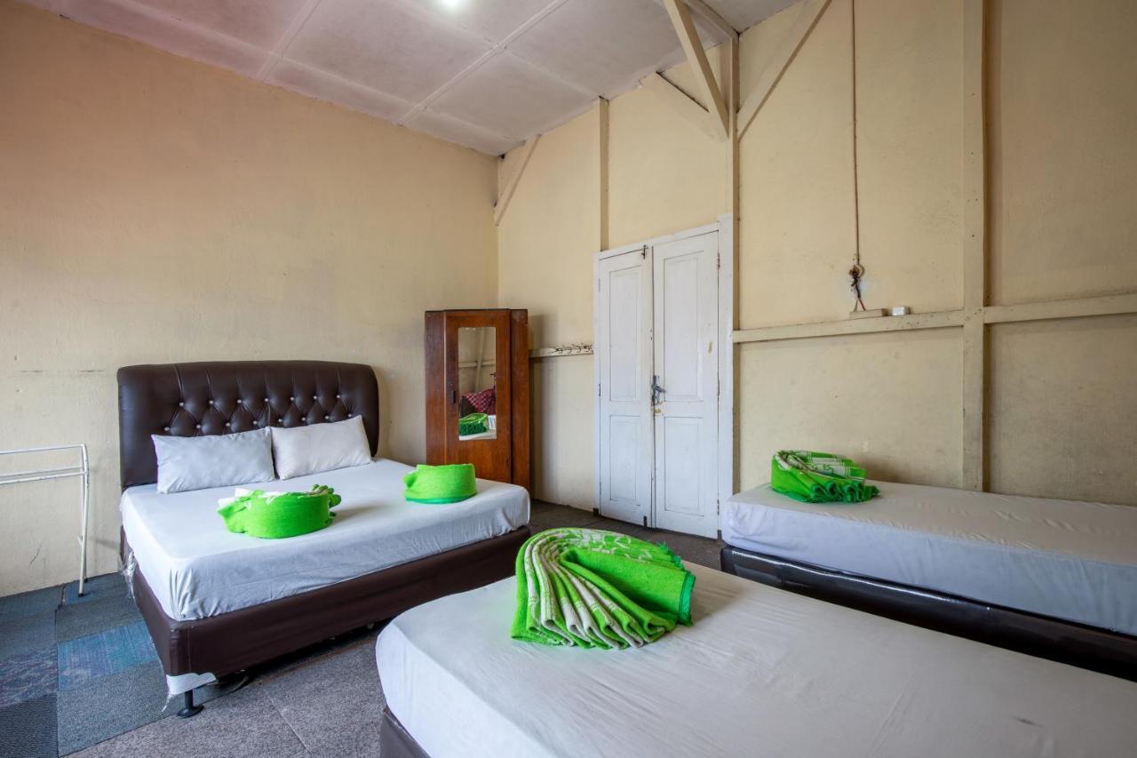 Hotel Jogja Букіттінгі Екстер'єр фото